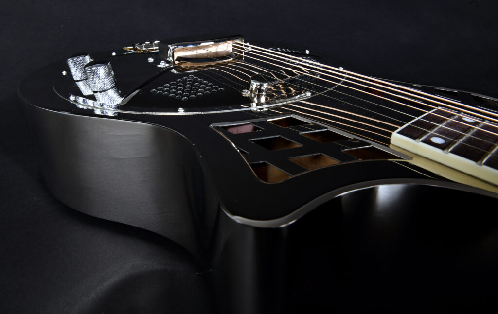 GUITDOBJOH012_d.jpg